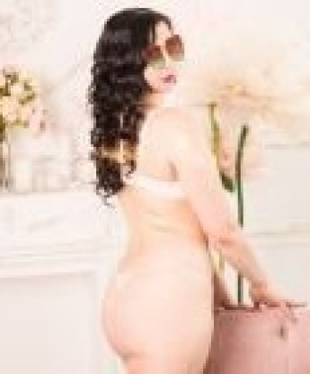 У меня есть все, чтобы удовлетворить все твои желания и фантазии. Мои услуги - это настоящий и незабываемый эротический опыт. Я люблю экспериментировать, и моя фантазия безгранична. Позволь мне показать тебе мир наслаждения и сексуального удовлетворения. Мои нежные прикосновения и страстные поцелуи приведут тебя к оргазму. У меня есть фото и отзывы, чтобы ты убедился в моей красоте и опыте. Жду тебя в Москве для незабываемой встречи! 💋💫 14017, 30 лет